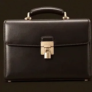Locked leather briefcase — Spinfever